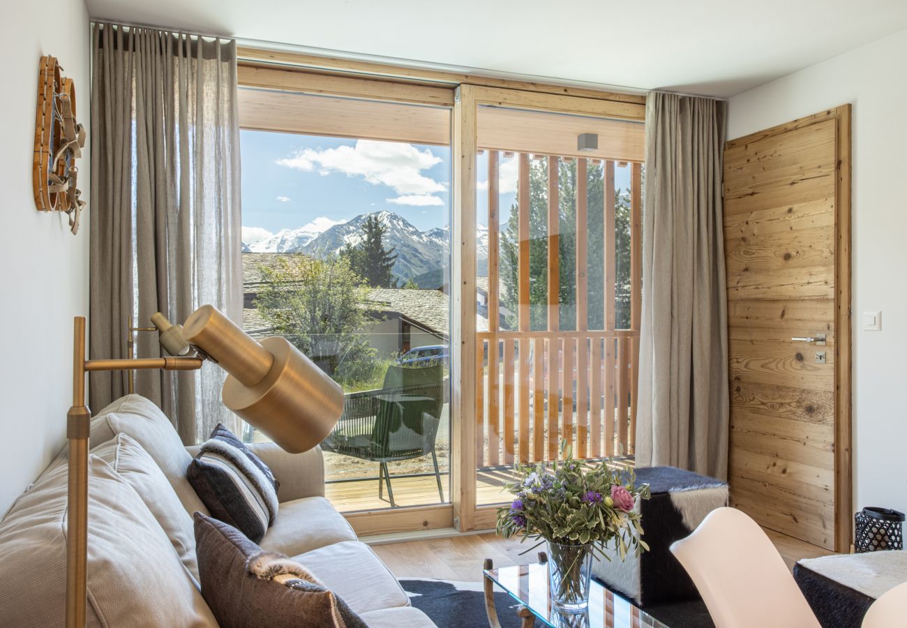 From the comfortable sofa you can see the Bernina massif towards Pontresina and the Engadine mountains further on.
