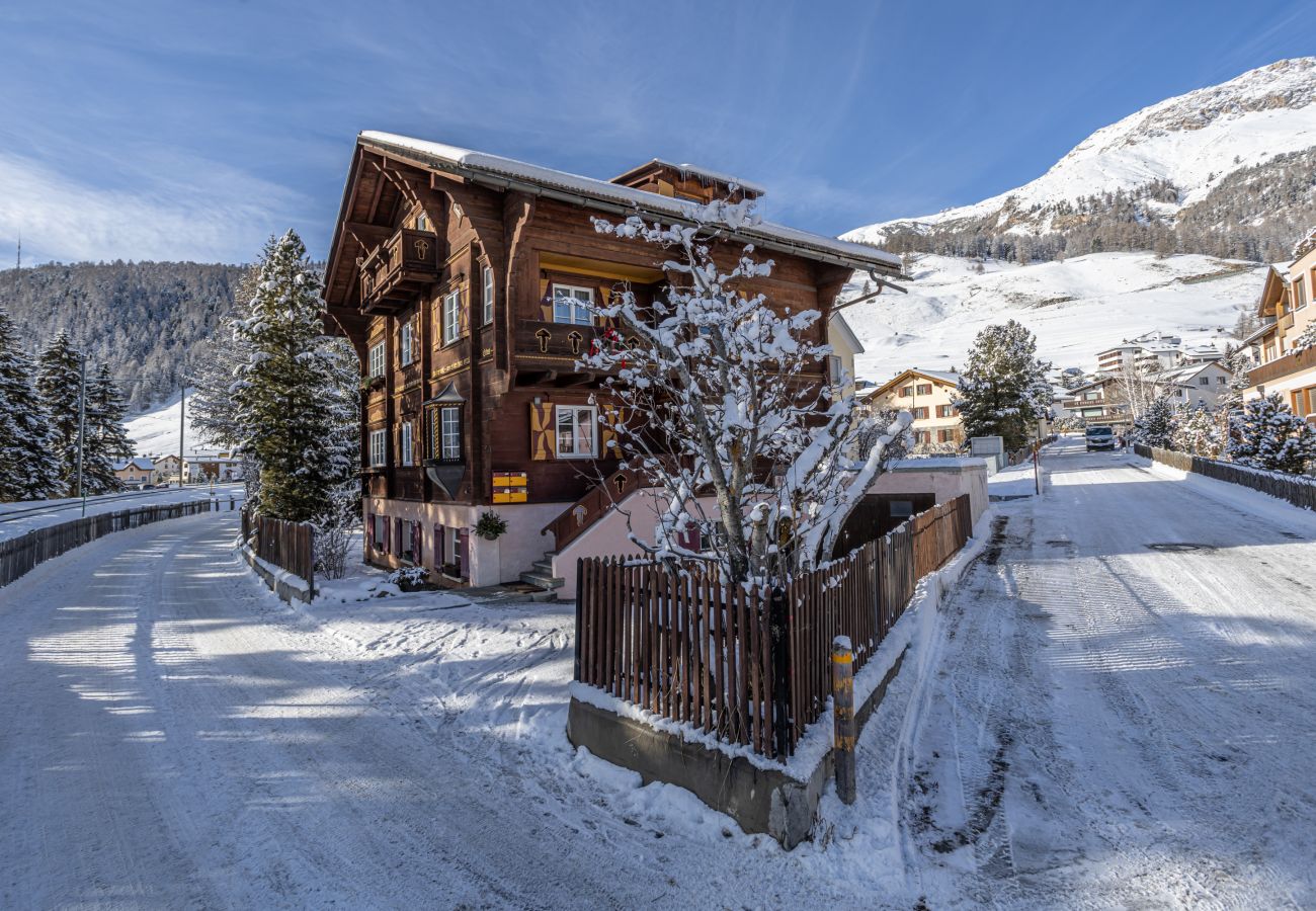 Apartment in Celerina/Schlarigna - Chesa Soldanella OG - Cosy flat in the wooden chalet near the mountain railways and ski slopes