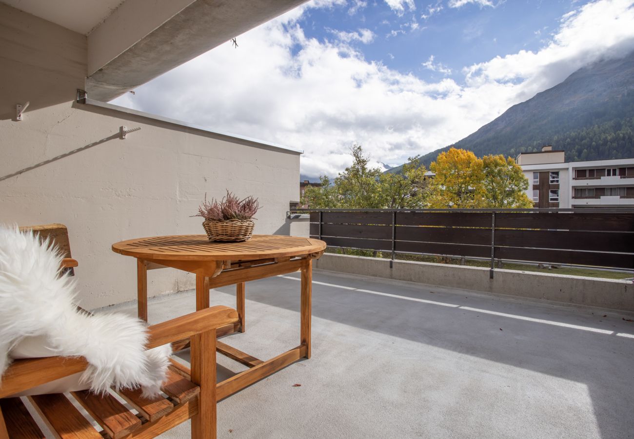 Apartment in St. Moritz - Chesa du Lac 2 - Large family flat with good transport connections