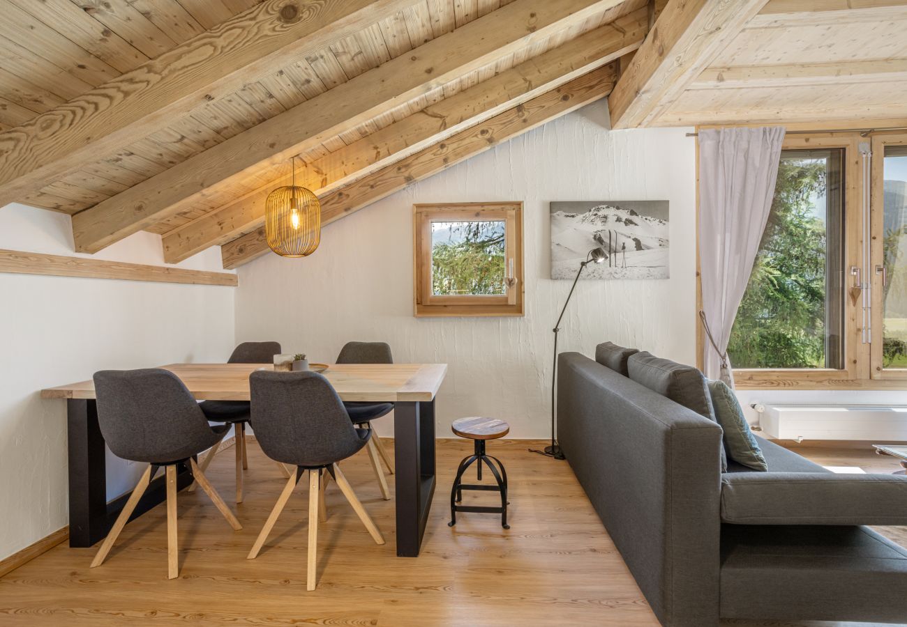 Apartment in La Punt-Chamues-ch - Chesa Carina 4 - Coazy attic apartment in wooden stile with mountain view