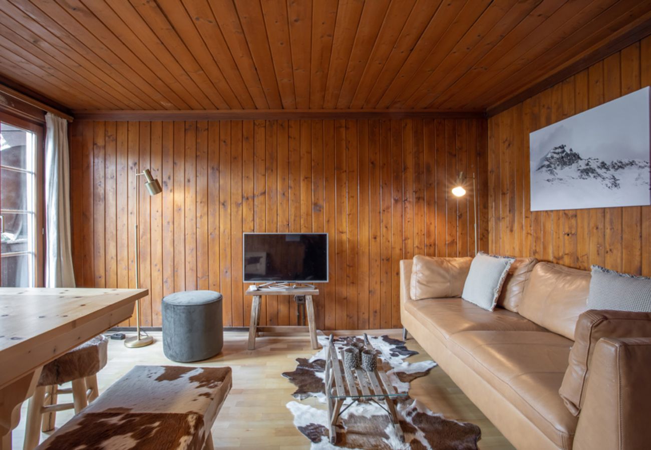 Wohnung in Celerina/Schlarigna - Chesa Soldanella DG - Dachwohnung im Holzchalet am Fusse der Skipiste Marguns in Celerina für Ski in, Ski out Fans