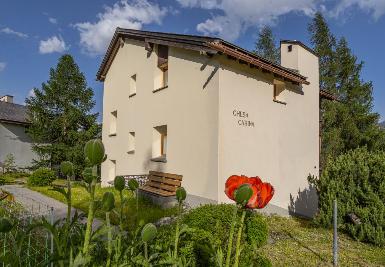 Ferienwohnung in La Punt-Chamues-ch - Chesa Carina 2 - Heimelige Wohnung mit Cheminée und Panoramafenster