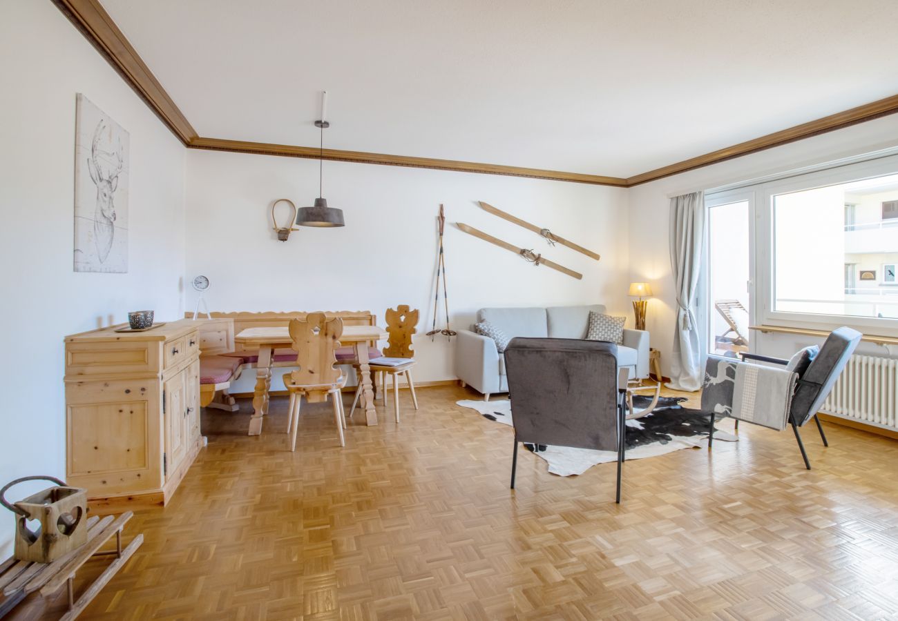 Ferienwohnung in St. Moritz - Chesa Daniela 13B - Zentral gelegene stylische Wohnung direkt beim St. Mortizer See
