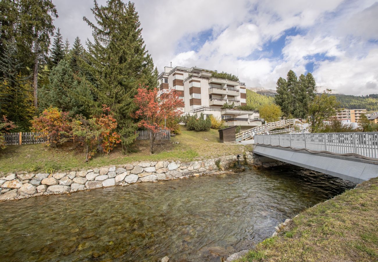 Wohnung in St. Moritz - Chesa du Lac 2 - Grosse Familienwohnung mit guter Verkehrsanbindung